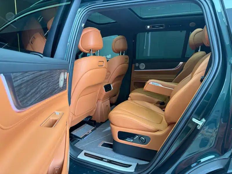 Wenjie M9 2024 Ultra Range Extended 6-Seater — миниатюра 17