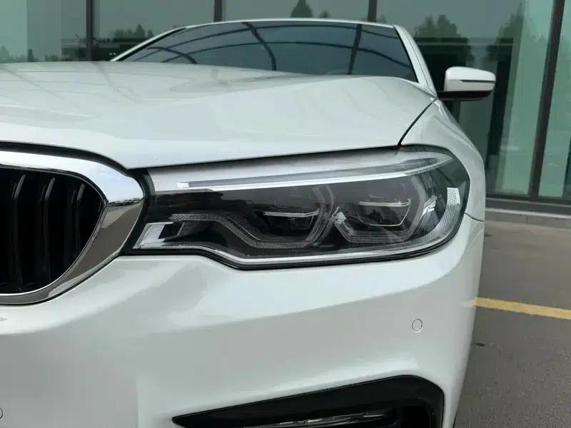 2018 BMW 5 Series 525Li M Sport Package — миниатюра 7