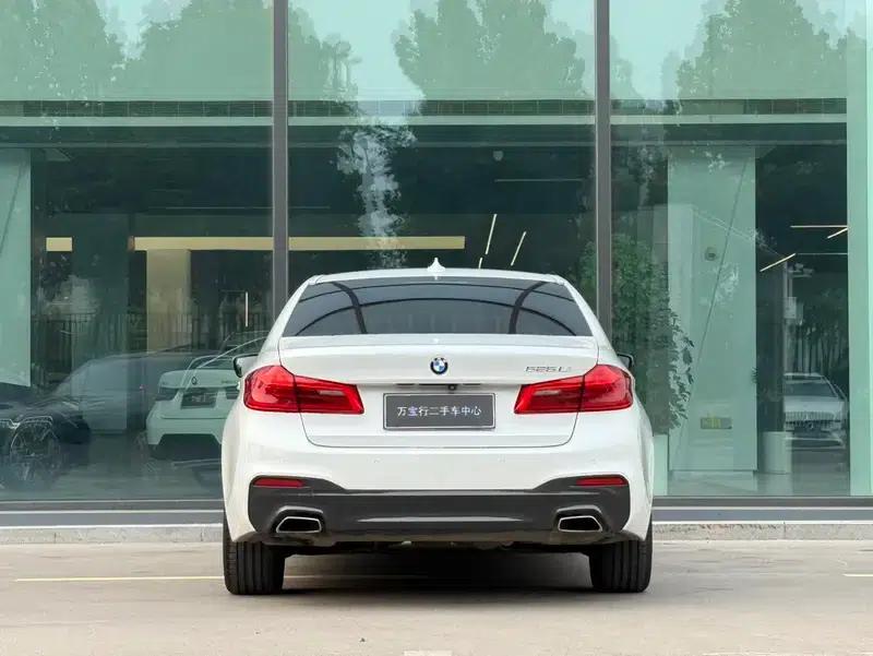 2018 BMW 5 Series 525Li M Sport Package — миниатюра 9