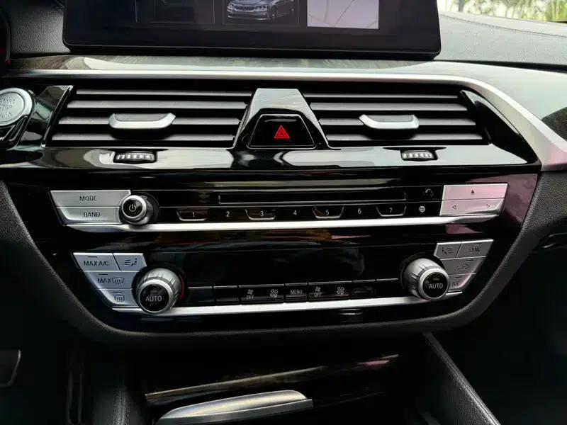 2018 BMW 5 Series 525Li M Sport Package — миниатюра 10