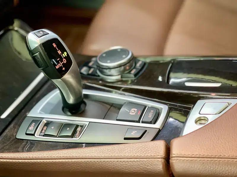 BMW 5 Series 2017 528Li Leading Edition — миниатюра 10