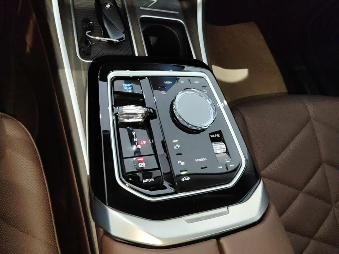 BMW i7 2023 eDrive50L Leading M Sport Package — миниатюра 21