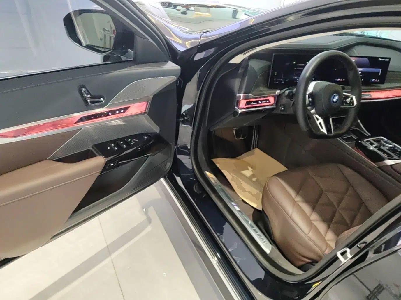 BMW i7 2023 eDrive50L Leading M Sport Package — миниатюра 23