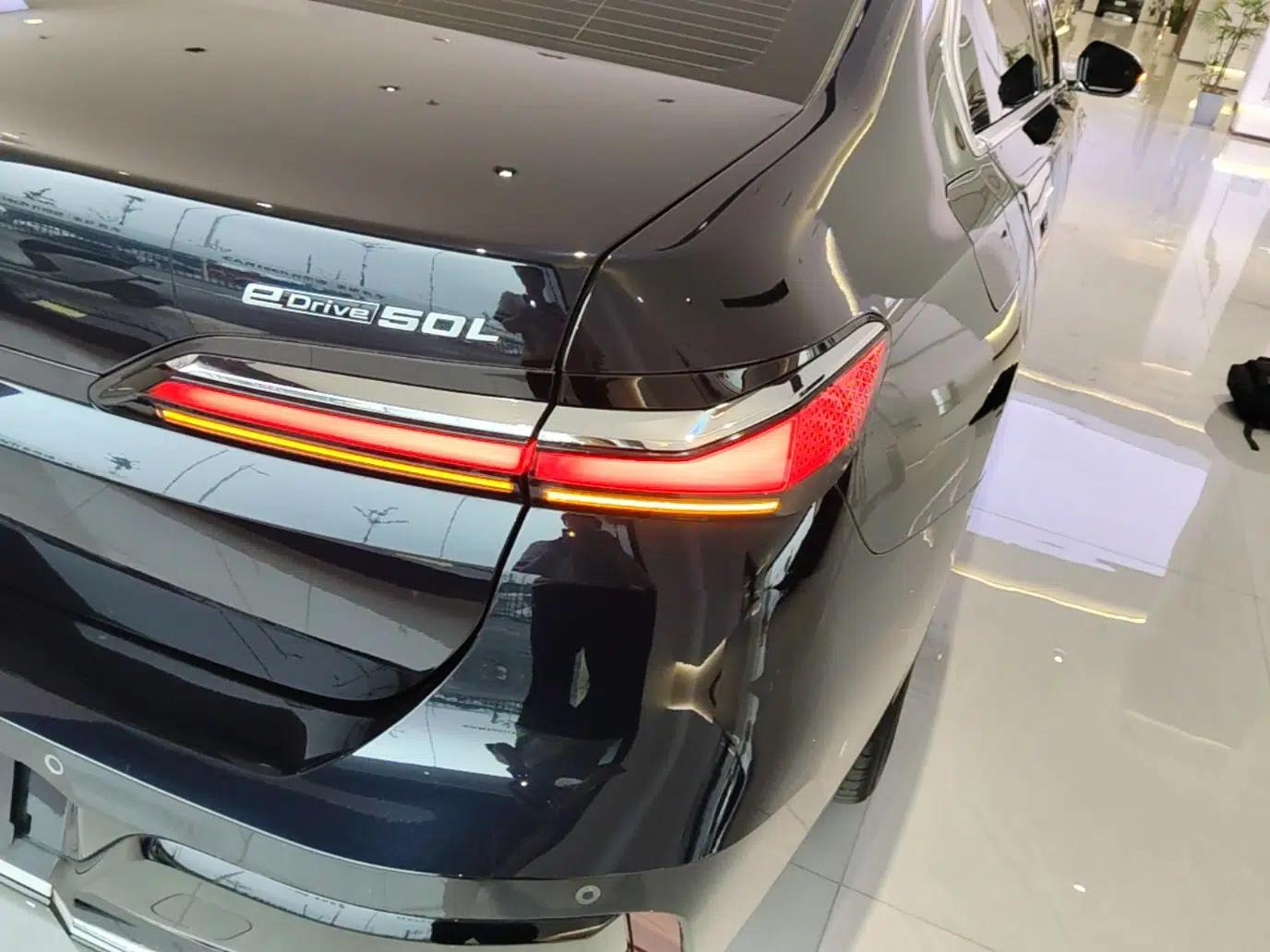 BMW i7 2023 eDrive50L Leading M Sport Package — миниатюра 9