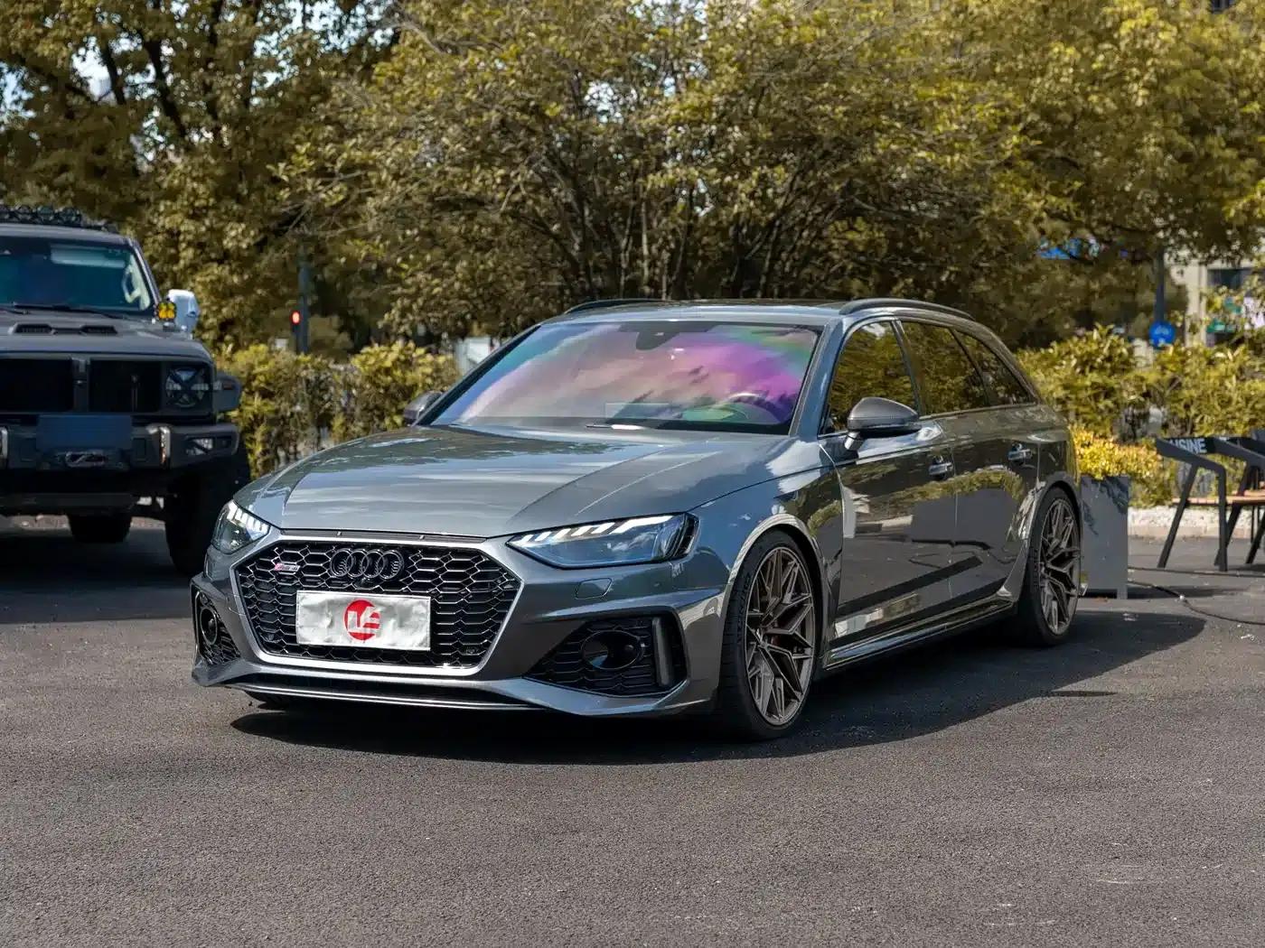 2022 Audi RS4 Avant Dark Gold Edition — миниатюра 1