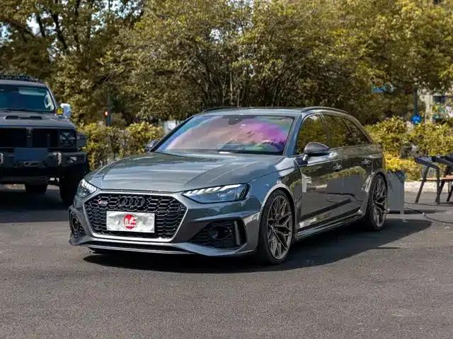 2022 Audi RS4 Avant Dark Gold Edition
