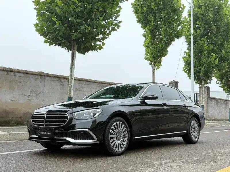 Mercedes-Benz E-Class 2023 Facelift E 300 L Luxury Sedan — миниатюра 1