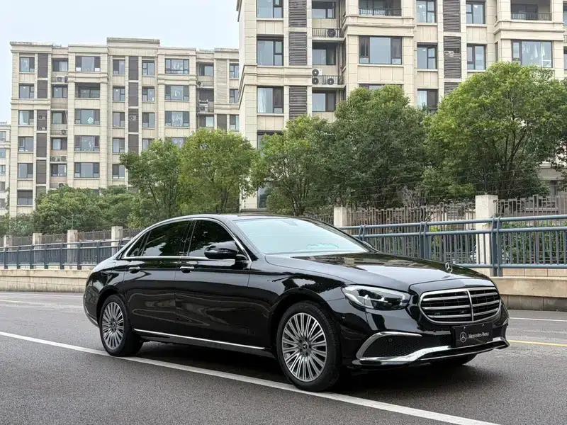 Mercedes-Benz E-Class 2023 Facelift E 300 L Luxury Sedan — миниатюра 3