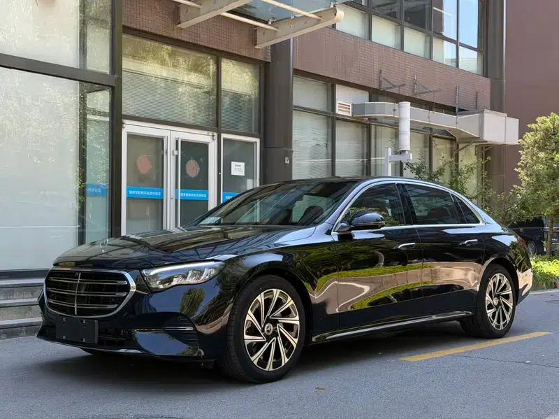 Mercedes-Benz E-Class 2024 Facelift E 300 L Luxury Sedan — миниатюра 1
