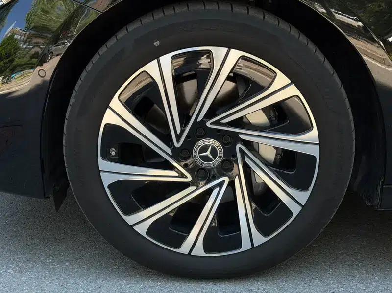 Mercedes-Benz E-Class 2024 Facelift E 300 L Luxury Sedan — миниатюра 11