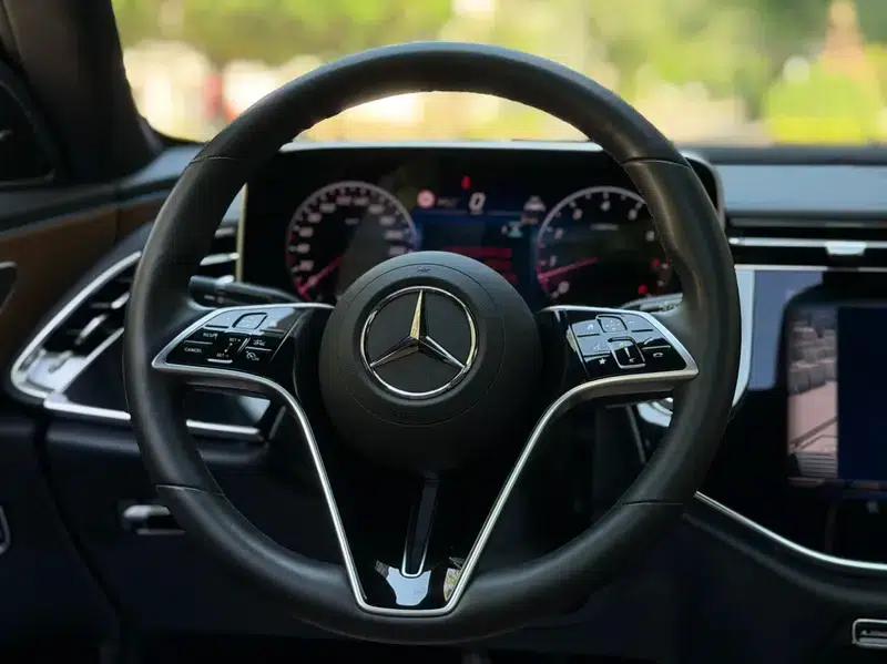Mercedes-Benz E-Class 2024 Facelift E 300 L Luxury Sedan — миниатюра 17