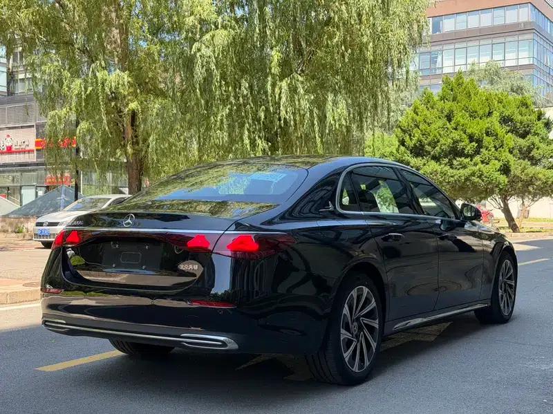 Mercedes-Benz E-Class 2024 Facelift E 300 L Luxury Sedan — миниатюра 7