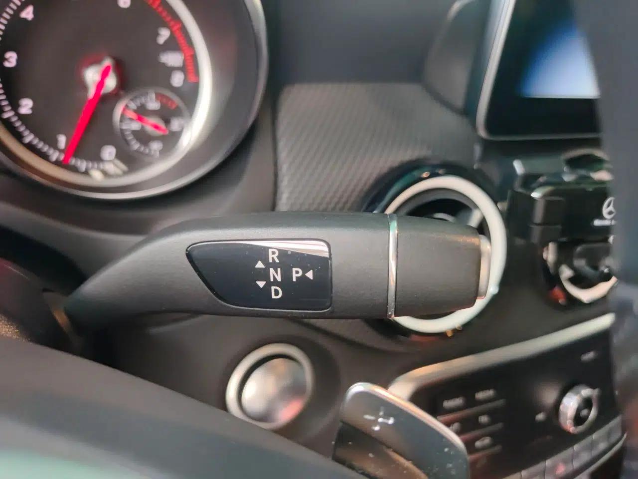 Mercedes-Benz GLA 2019 GLA 200 Fashion Model — миниатюра 14