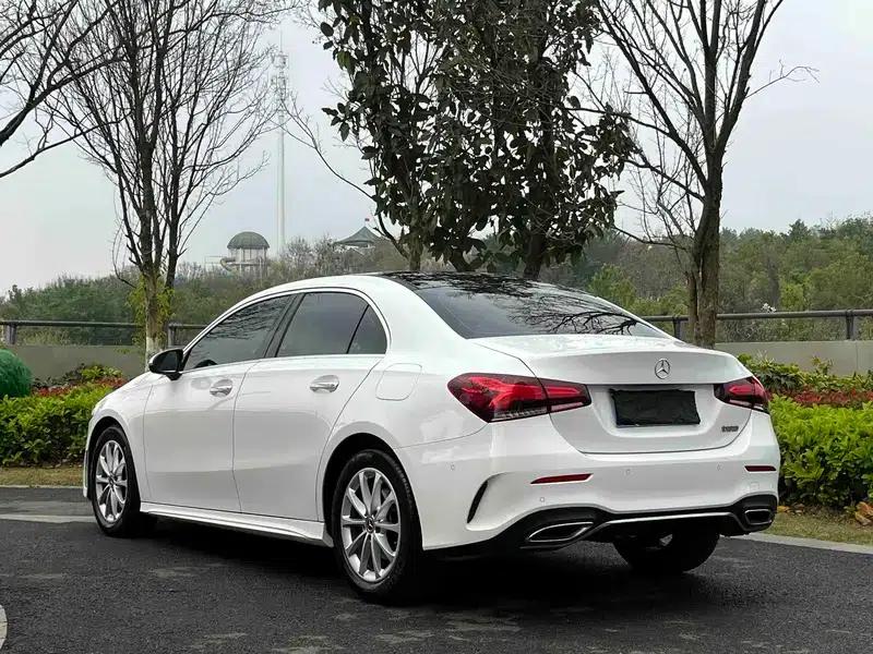 Mercedes-Benz A-Class 2020 Facelift A 200 L Sport Sedan Fashion Model — миниатюра 4
