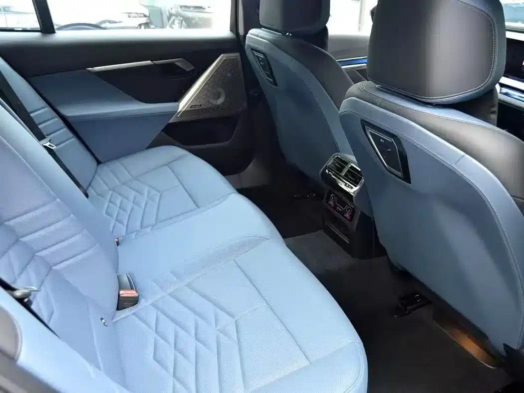 2024 BMW 5 Series 530Li Luxury M Sport Package — миниатюра 7