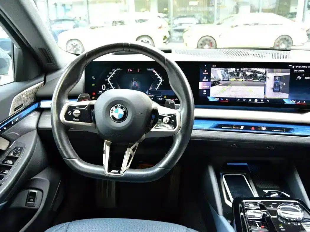 2024 BMW 5 Series 530Li Luxury M Sport Package — миниатюра 8