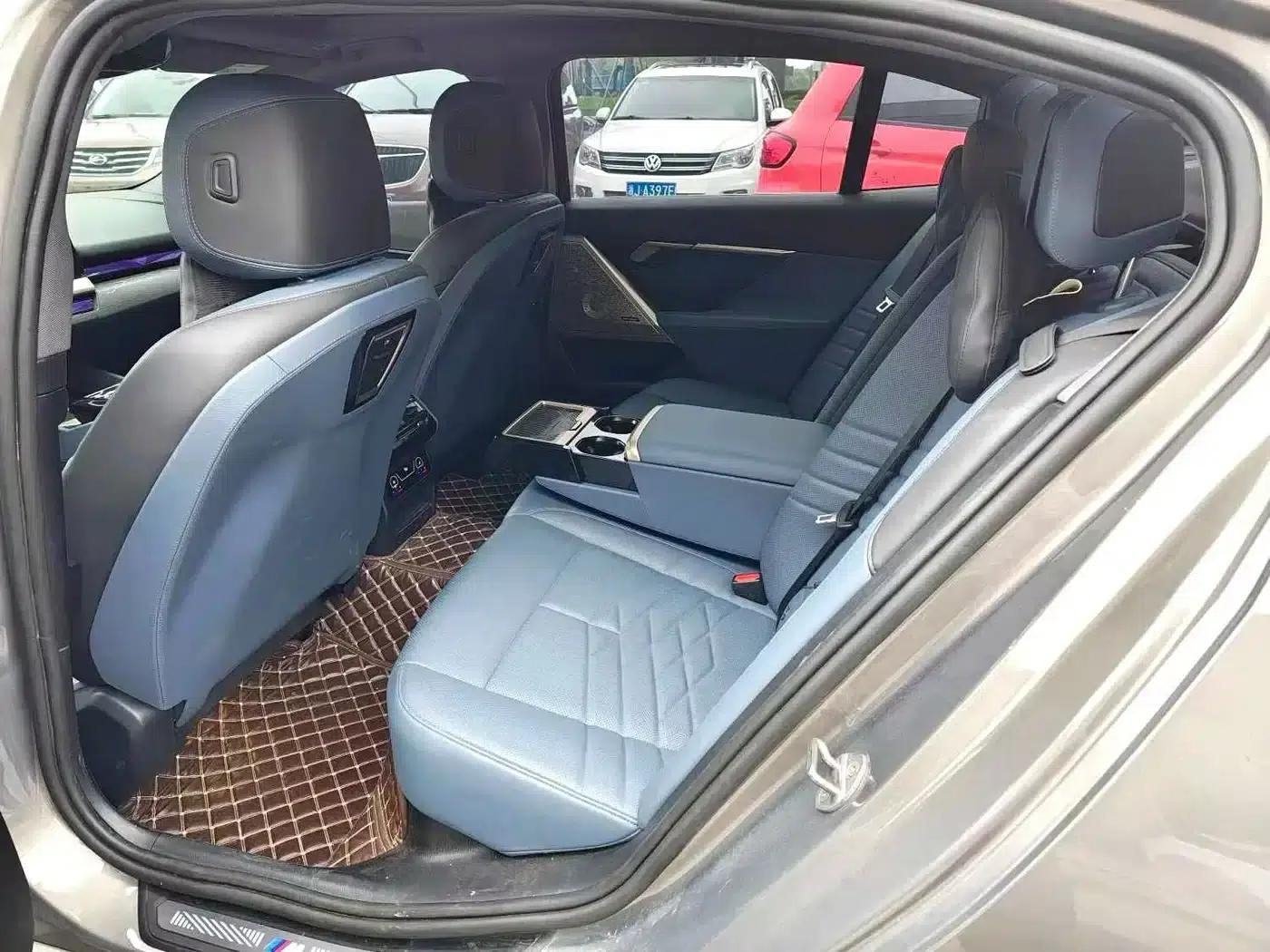 2024 BMW 5 Series 530Li Luxury M Sport Package — миниатюра 9