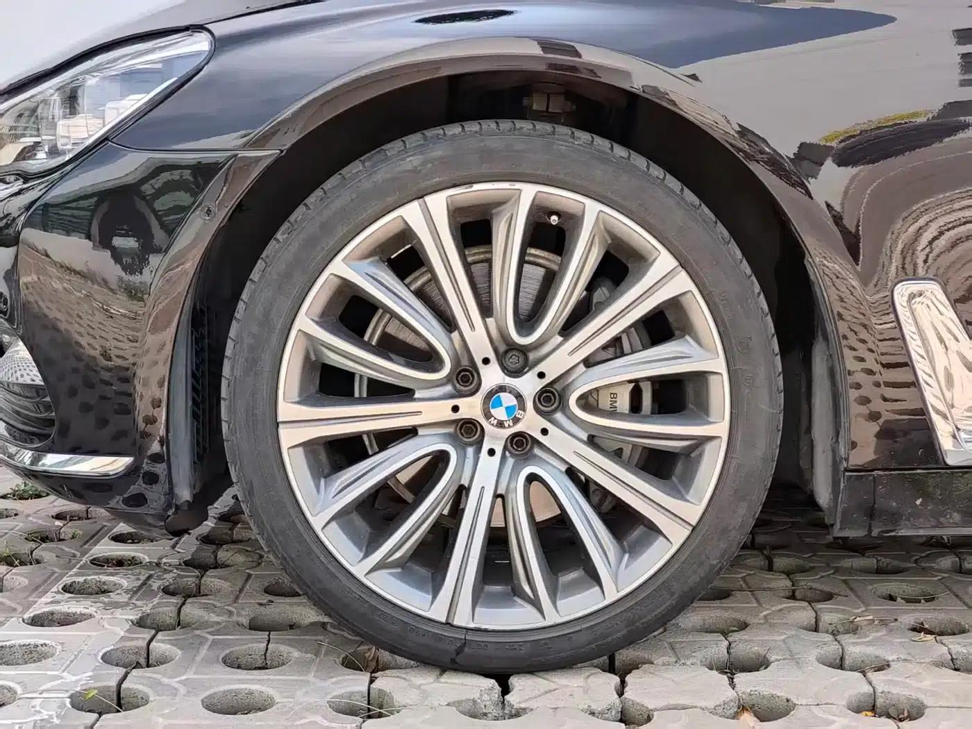 2017 BMW 7 Series 740Li xDrive Individual Edition — миниатюра 4