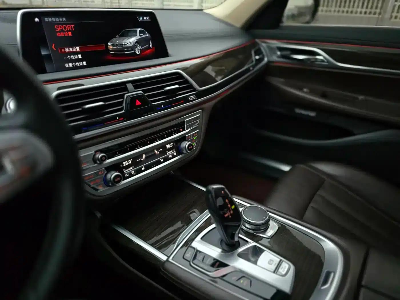2016 BMW 7 Series 730Li Leading Edition — миниатюра 17
