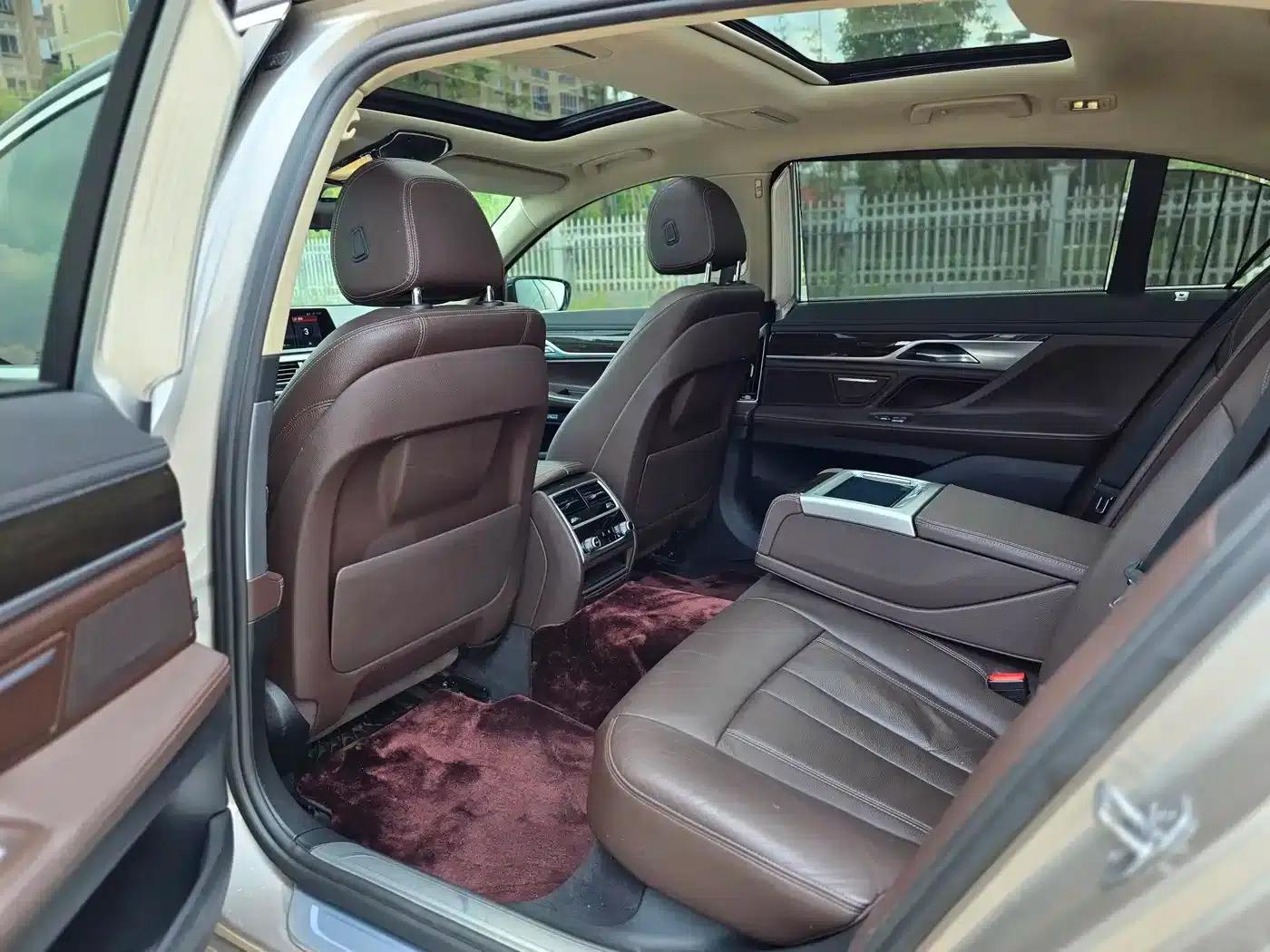 2016 BMW 7 Series 730Li Leading Edition — миниатюра 6