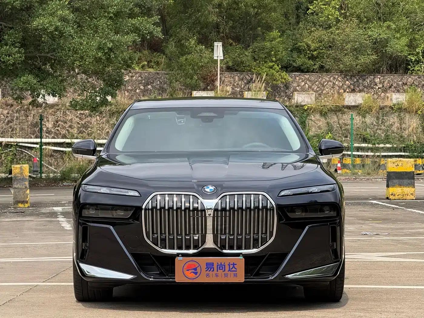 2023 BMW 7 Series 740Li Leading Edition M Sport Package — миниатюра 1
