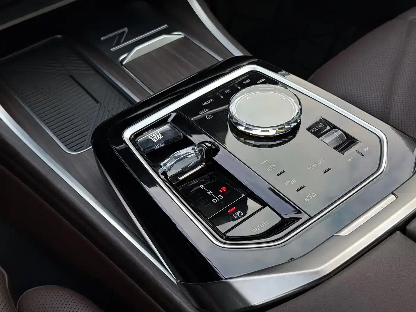2023 BMW 7 Series 740Li Leading Edition M Sport Package — миниатюра 13
