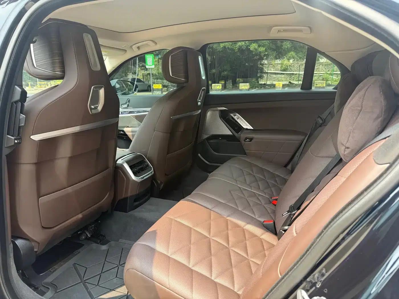 2023 BMW 7 Series 740Li Leading Edition M Sport Package — миниатюра 6