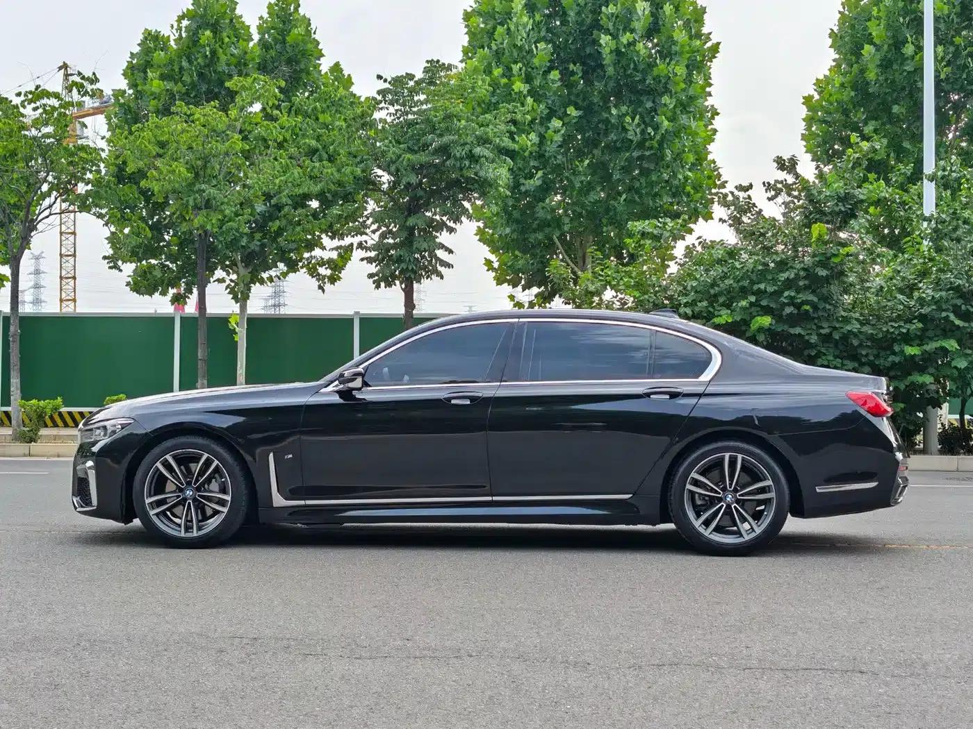 2021 BMW 7 Series 730Li M Sport Package — миниатюра 11