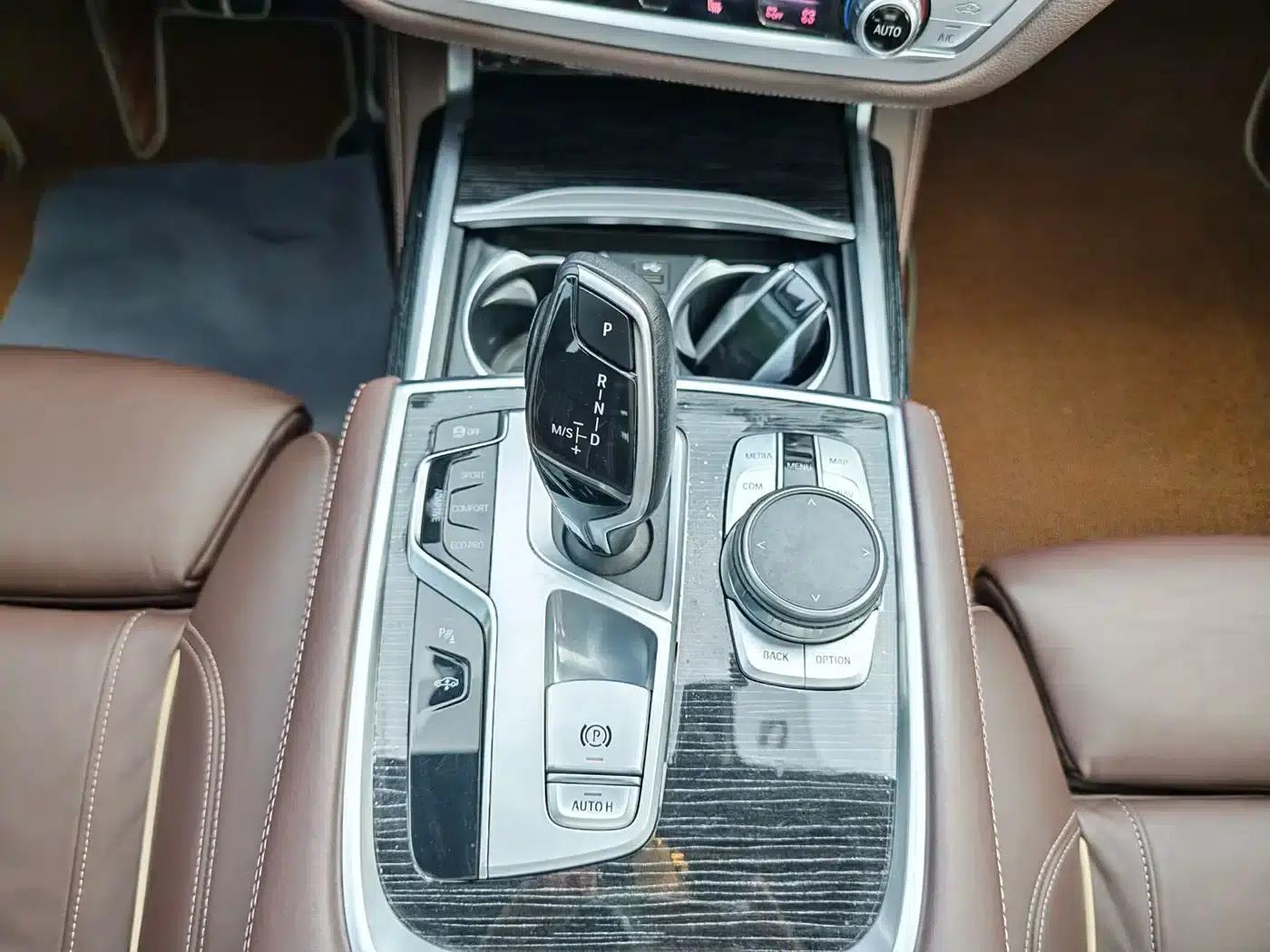 2021 BMW 7 Series 730Li M Sport Package — миниатюра 17