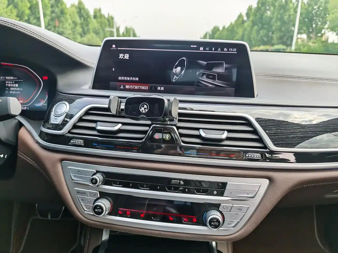 2021 BMW 7 Series 730Li M Sport Package — миниатюра 21