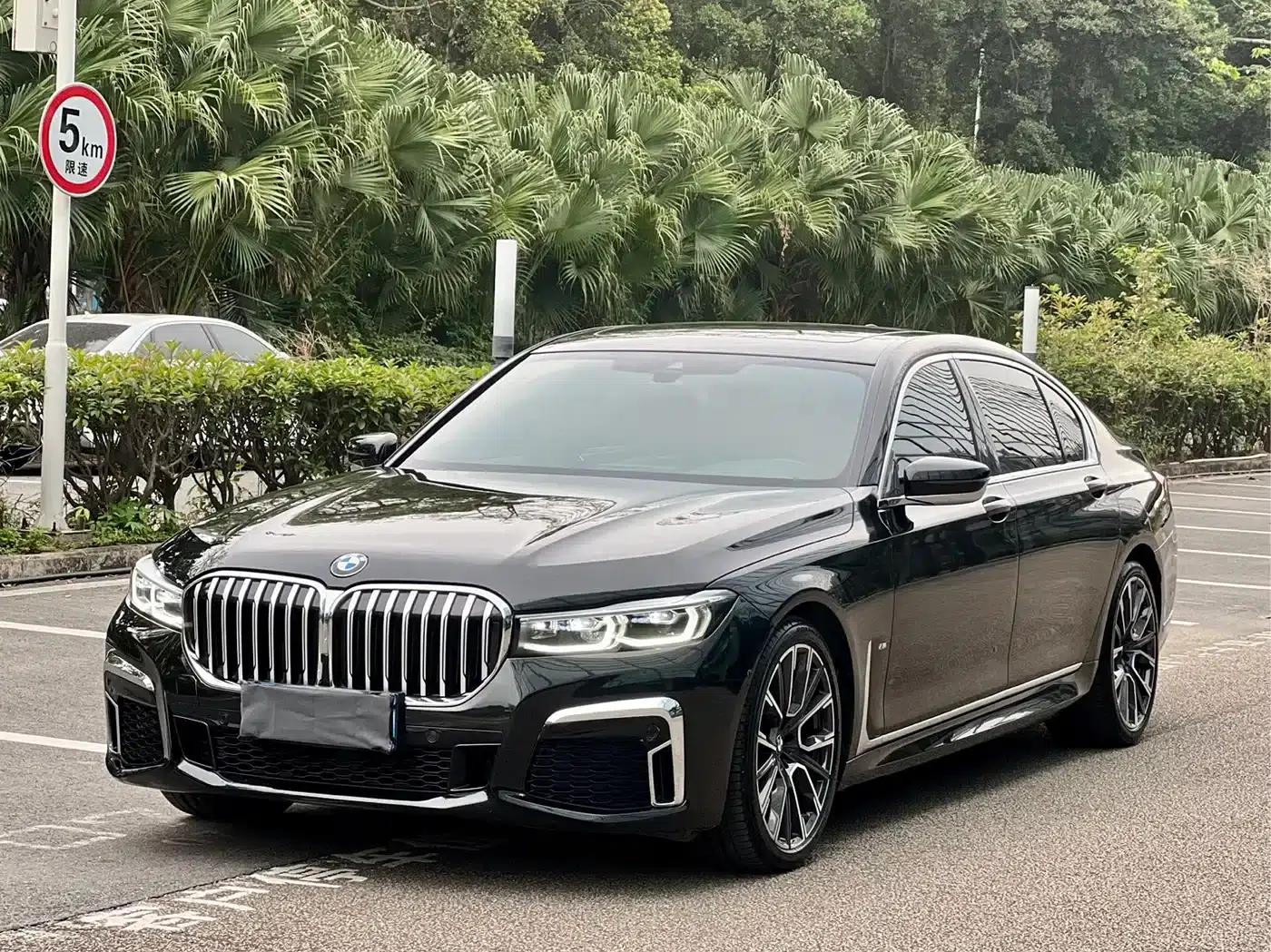 2021 BMW 7 Series 740Li Leading Edition M Sport Package — миниатюра 1