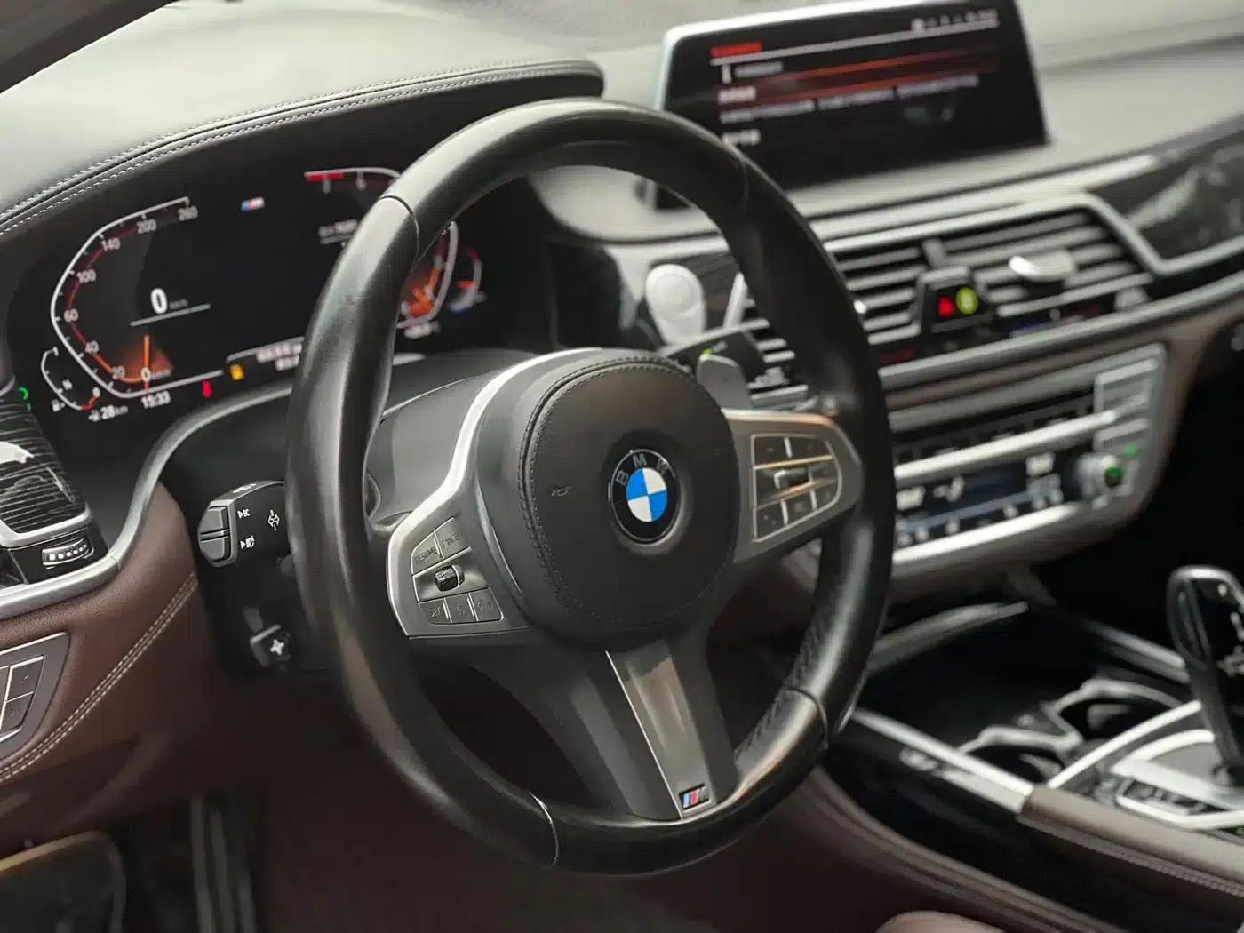 2021 BMW 7 Series 740Li Leading Edition M Sport Package — миниатюра 4