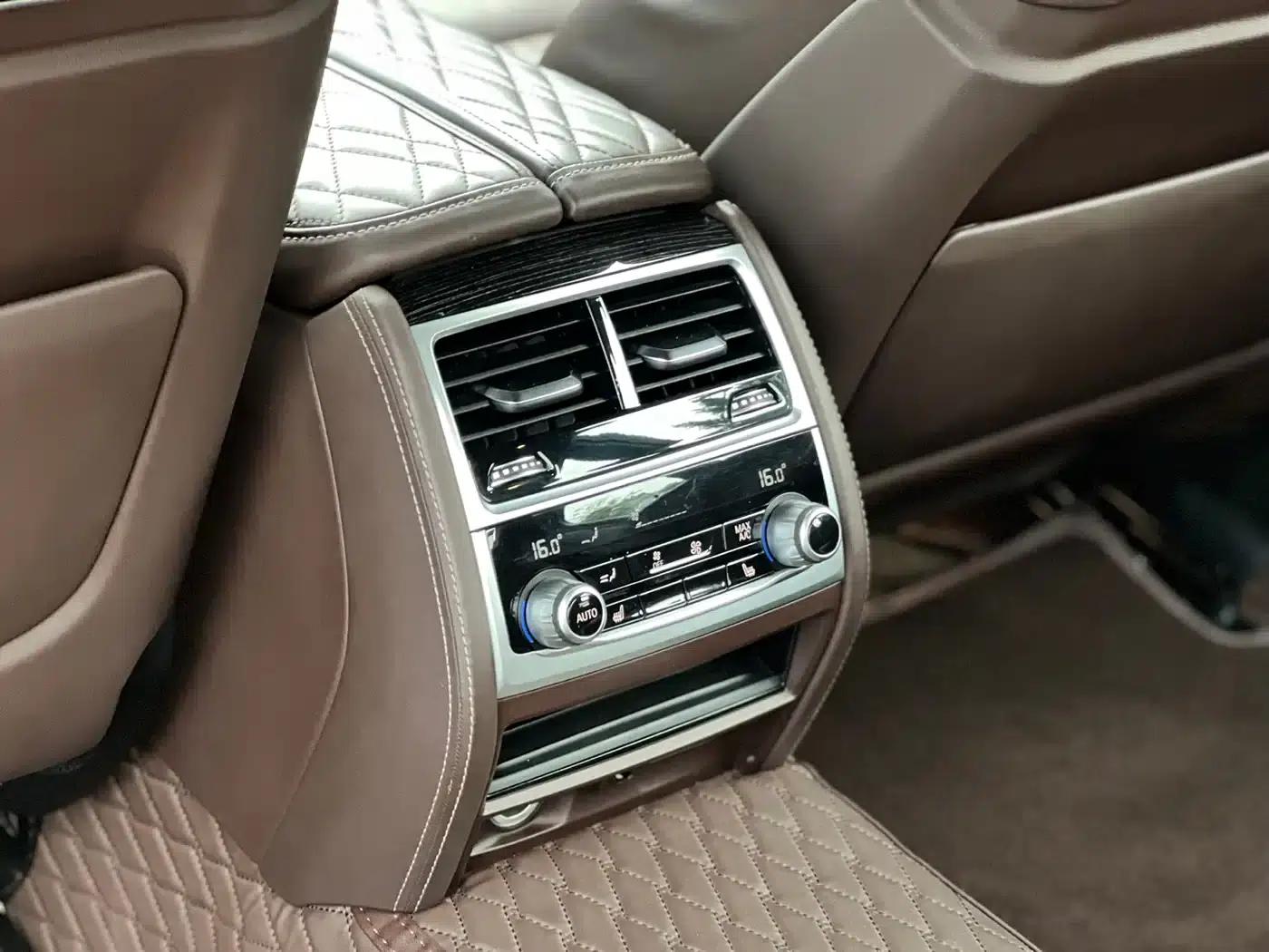 2021 BMW 7 Series 740Li Leading Edition M Sport Package — миниатюра 6