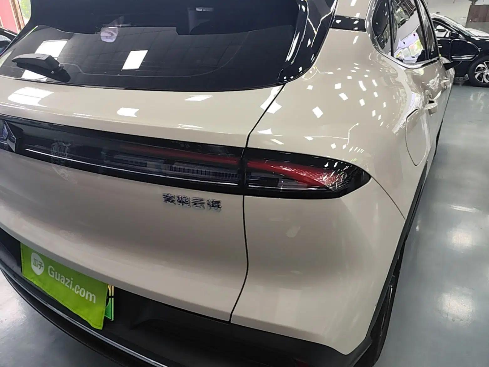 Baojun Yunhai 2024 140km Plug-in Hybrid Version — миниатюра 9