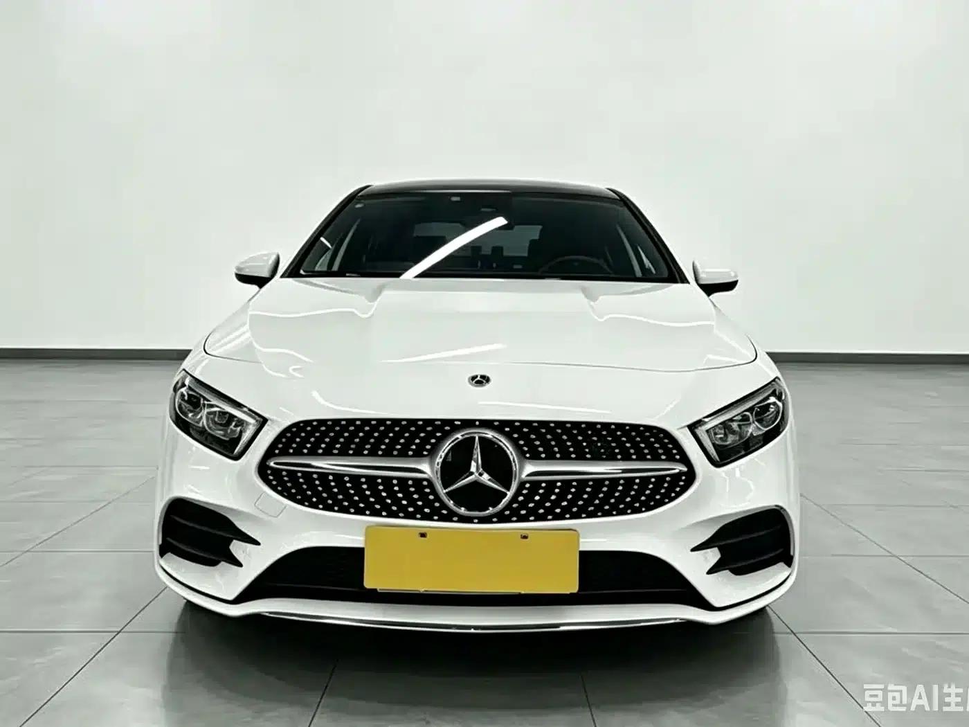 Mercedes-Benz A-Class 2022 Facelift A 200 L Sport Sedan Dynamic Edition — миниатюра 2