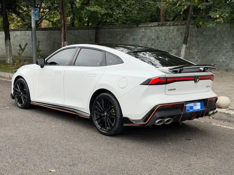 Changan UNI-V 2023 1.5T Sport Edition — миниатюра 3