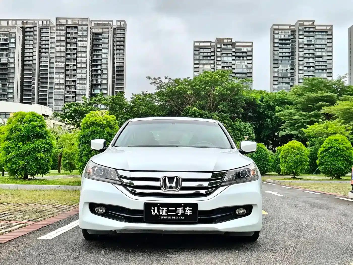 2015 Honda Accord 2.0L LXS Elite Edition — миниатюра 3