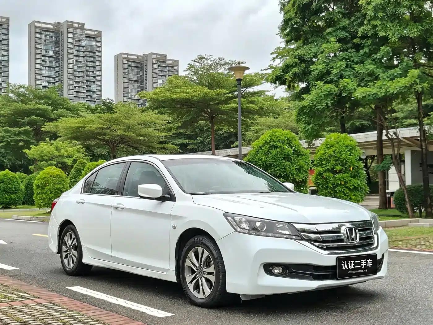 2015 Honda Accord 2.0L LXS Elite Edition — миниатюра 4