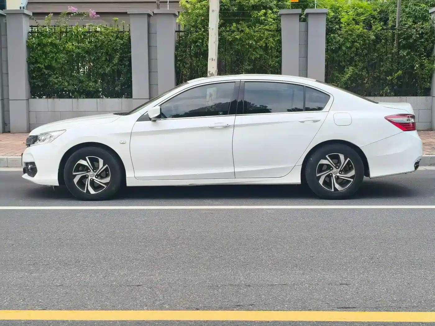 2016 Honda Accord 2.0L Comfort Edition — миниатюра 4