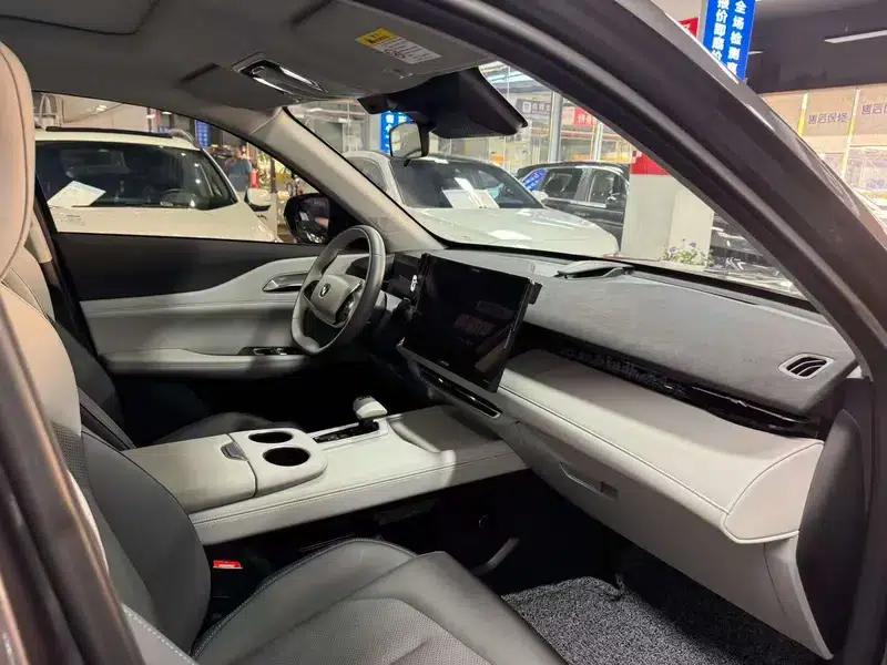 Changan UNI-Z 2025 1.5T DCT Premium Edition — миниатюра 8