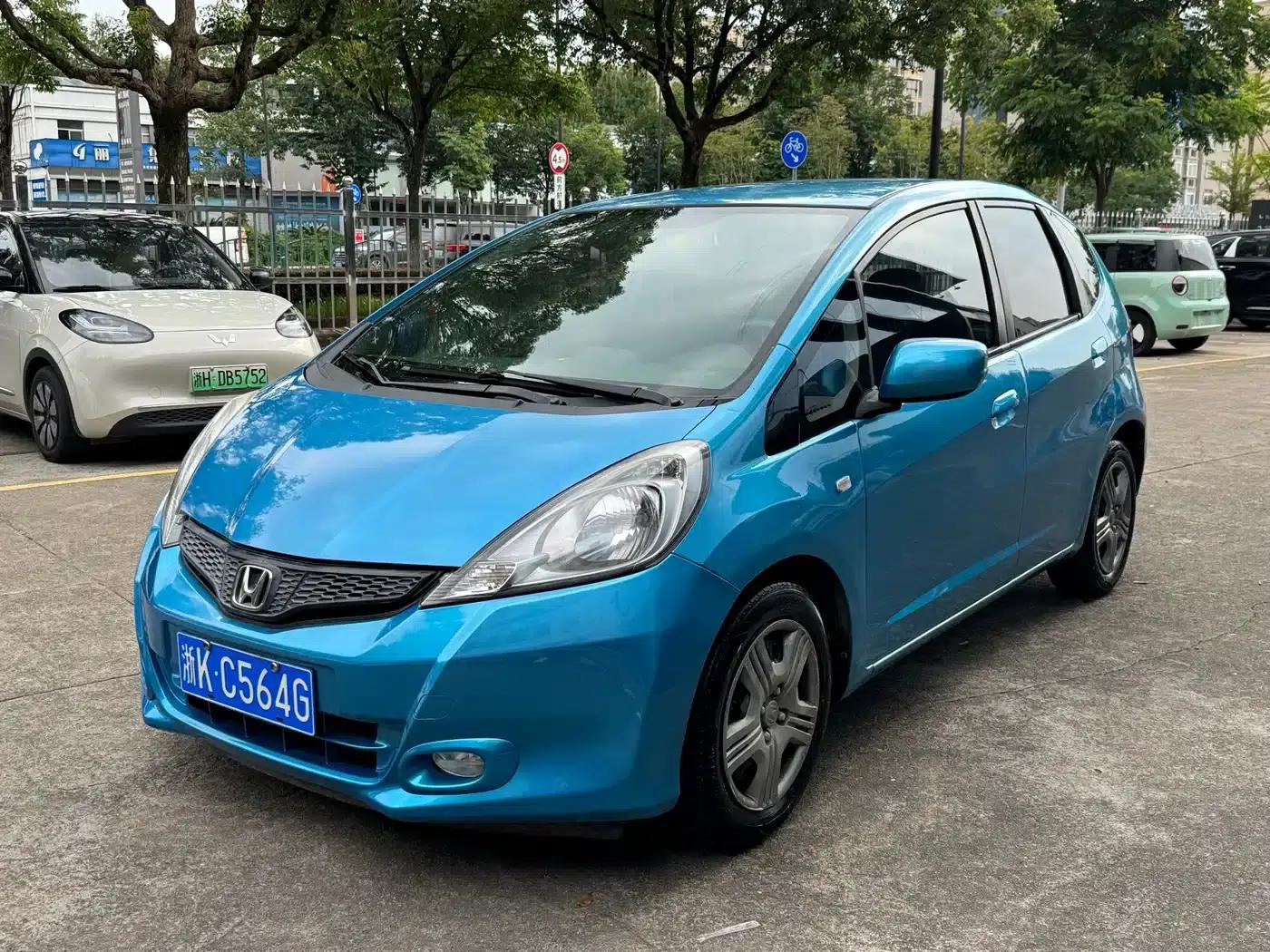 Honda Fit 2011 1.3L Automatic Comfort Edition — миниатюра 1