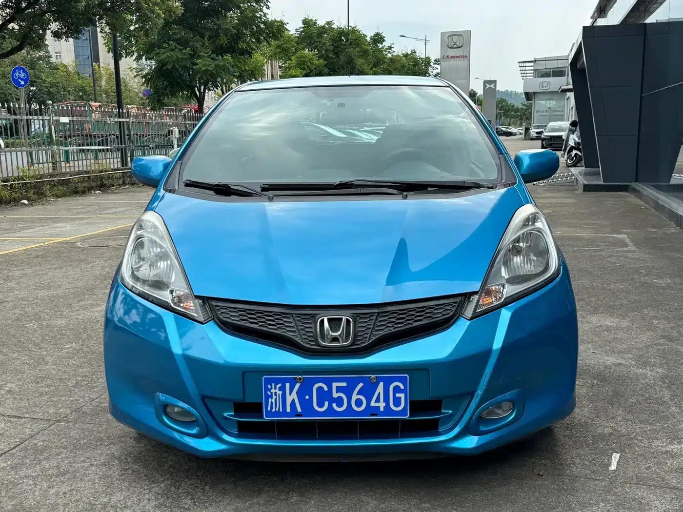 Honda Fit 2011 1.3L Automatic Comfort Edition — миниатюра 2