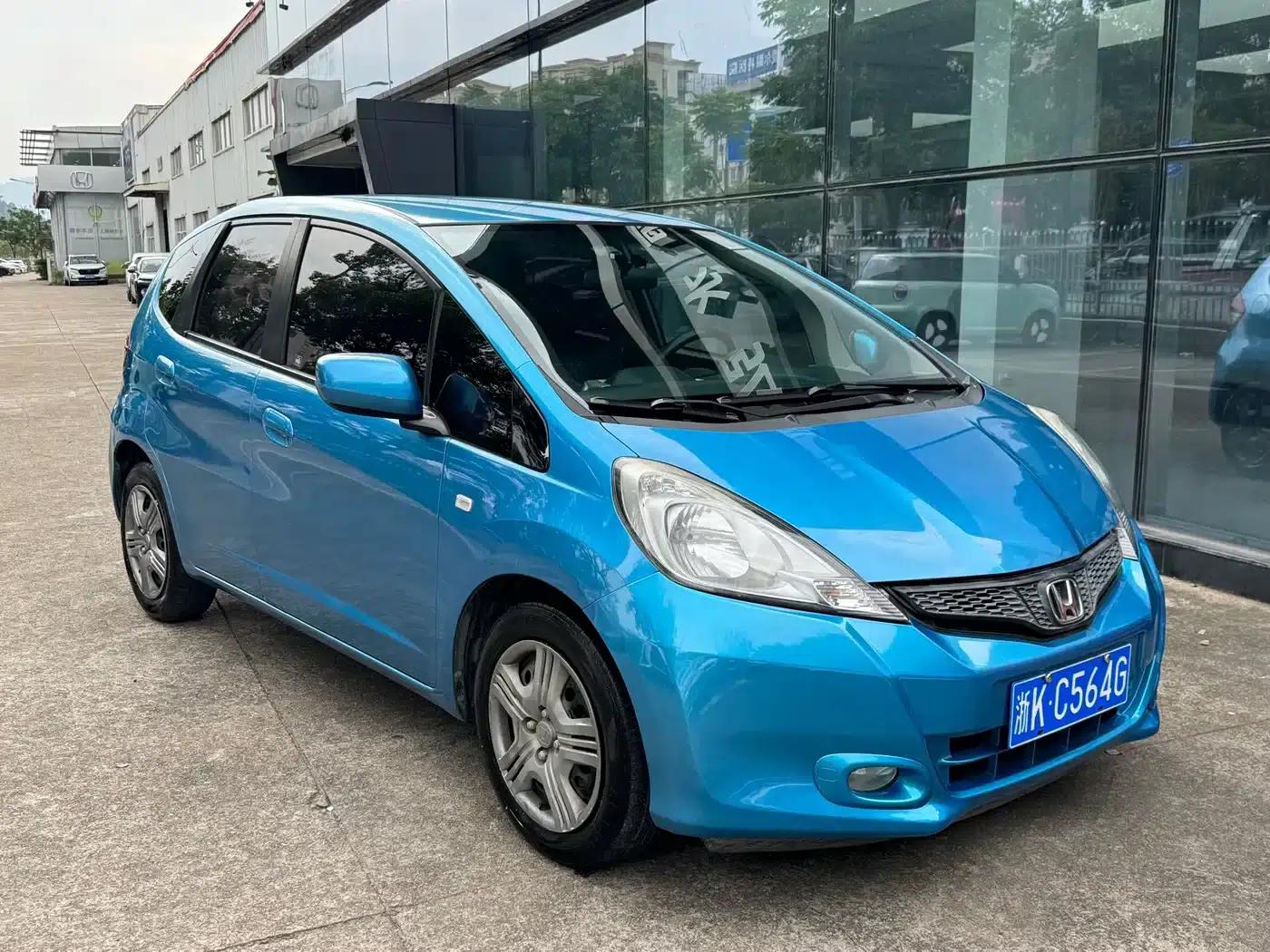 Honda Fit 2011 1.3L Automatic Comfort Edition — миниатюра 4