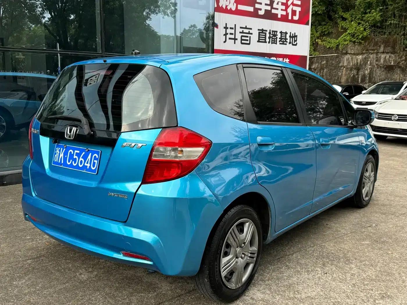 Honda Fit 2011 1.3L Automatic Comfort Edition — миниатюра 5