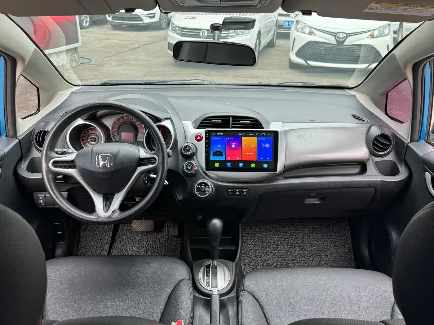 Honda Fit 2011 1.3L Automatic Comfort Edition — миниатюра 10