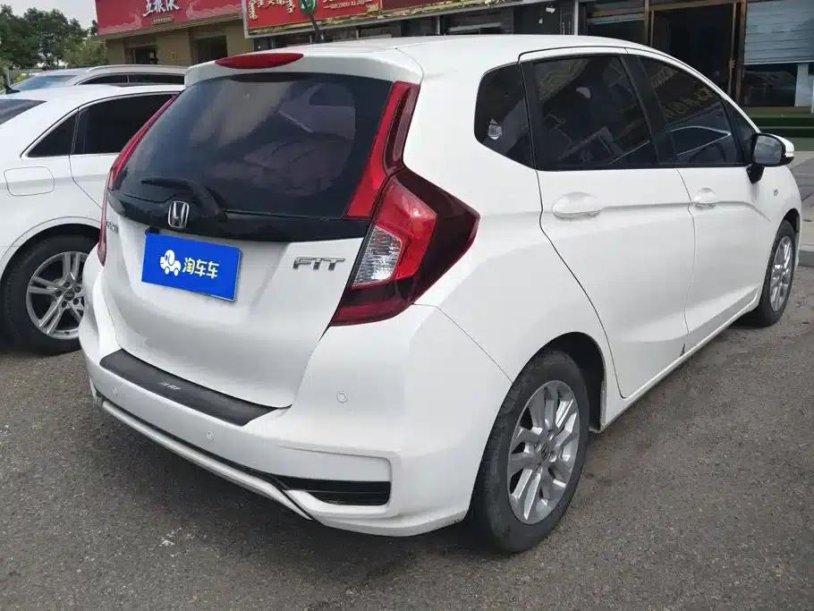 Honda Fit 2018 1.5L CVT Comfort Sunroof Edition — миниатюра 3