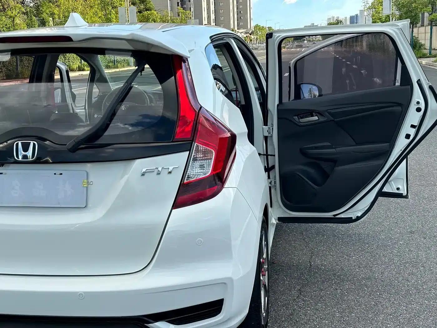 Honda Fit 2018 1.5L CVT Comfort Edition — миниатюра 12