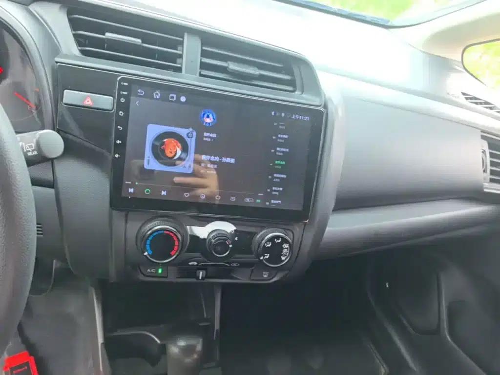 Honda Fit 2018 1.5L CVT Comfort Edition — миниатюра 13