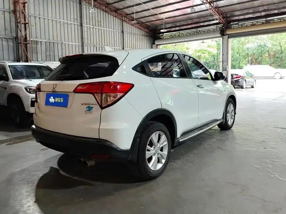 Vezel 2015 1.5L CVT 2WD Comfort Model — миниатюра 3