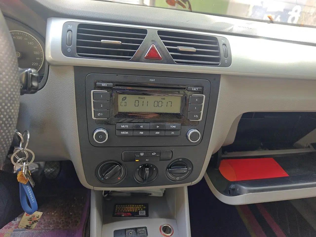 Volkswagen Bora 2012 1.6L Manual Fashion Edition — миниатюра 13